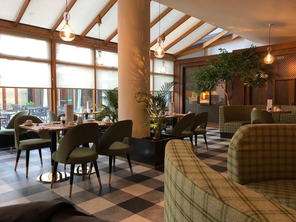 Tullamore Court Hotel Exterior photo